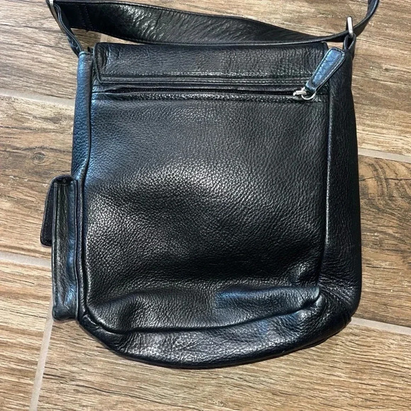 Osgoode Marley Medium Vertical Messenger Bag - Picture 6 of 7